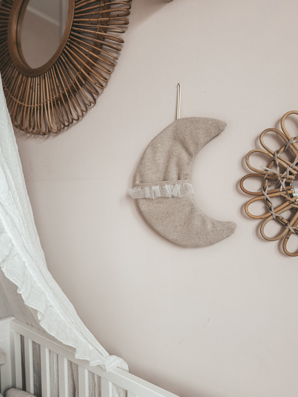 WANDHANGER MAAN MET RUFFLE